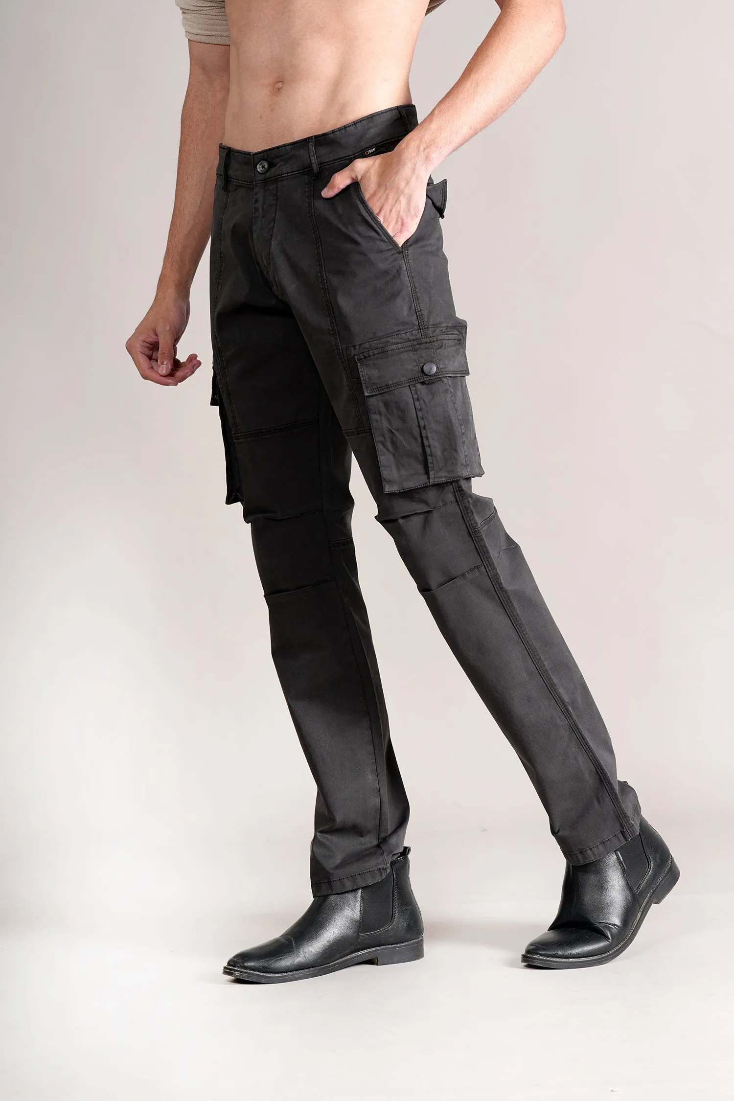 Men Dark Grey Solid Casual Cargo Pant